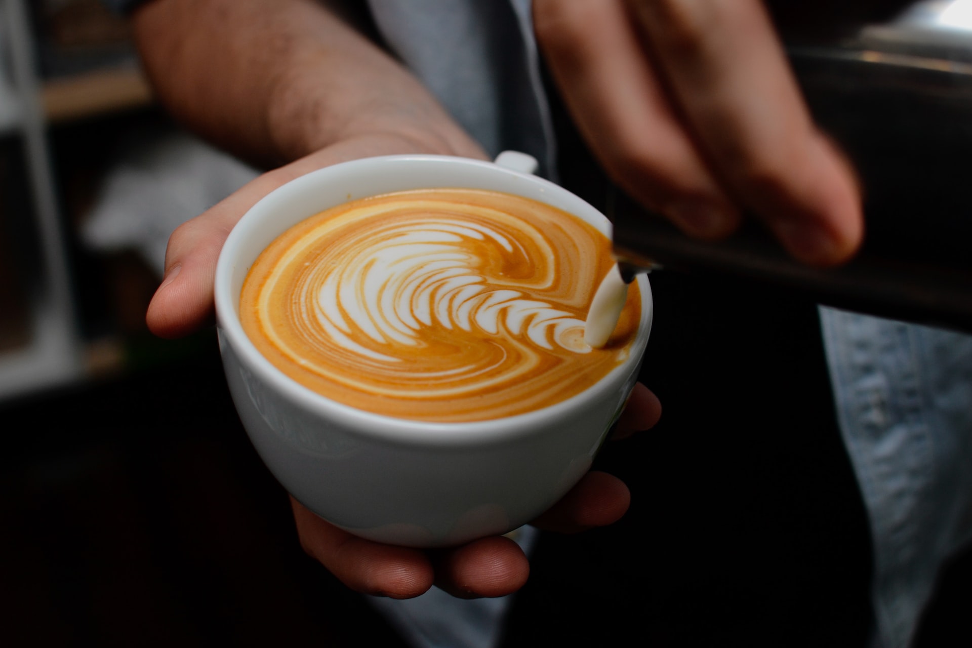 Latte Art Nedir, Nasıl Yapılır? Evde Süt Köpüğüyle Sanat Yaratın!
