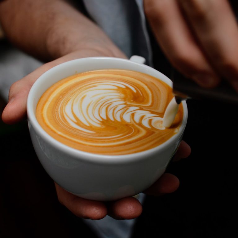 Latte Art Nedir, Nasıl Yapılır? Evde Süt Köpüğüyle Sanat Yaratın!